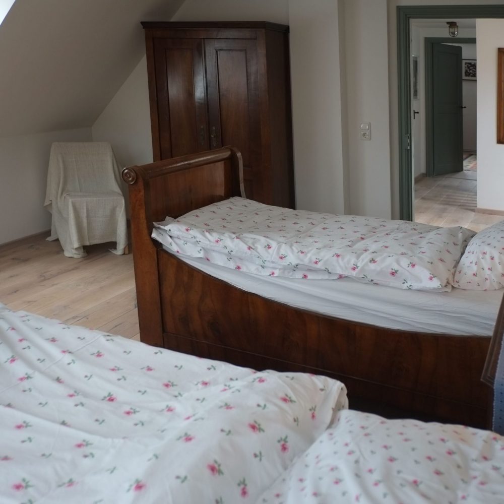 16_Einzelbett-Schlafzimmer